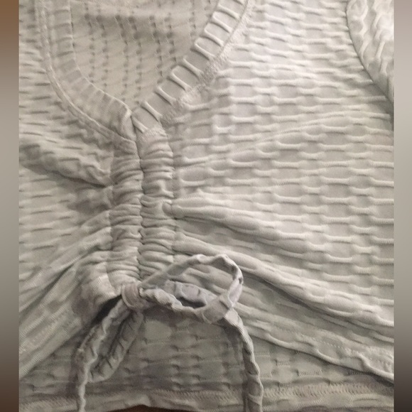 Honeycomb Ruched Crop Top - Picture 6 of 9